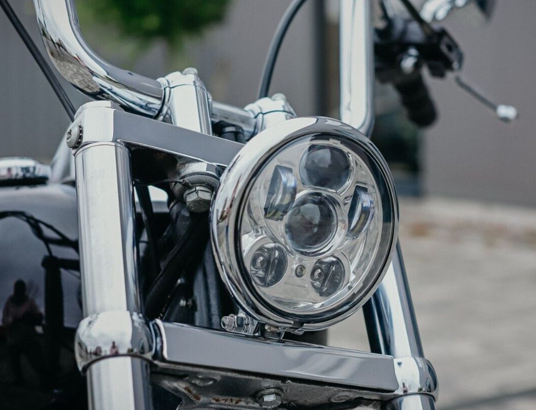 LED Scheinwerfer 5,75" für Harley Davidson, chrome, mit Standlicht